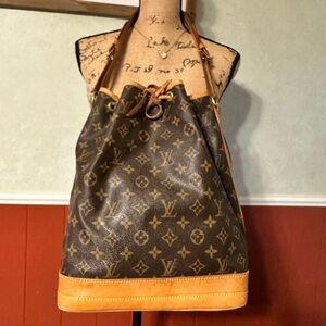 🧿✨Autht✨🧿 Louis Vuitton Petit Noe GM size